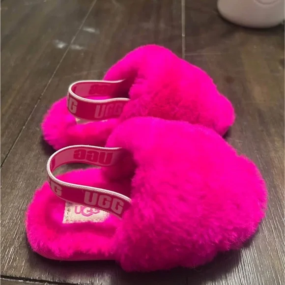 UGG Kids Vibrant Pink Fluffy Slippers - Picture 2 of 4
